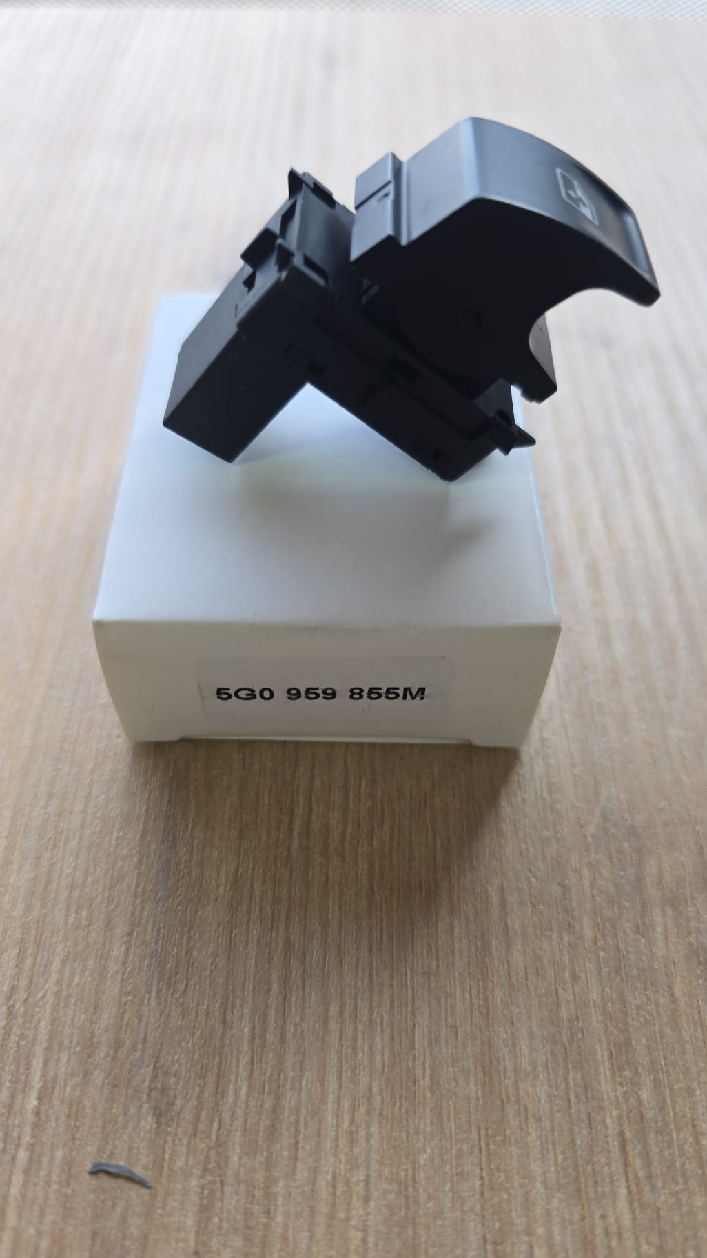 5G0959855M Cam Düğmesi Aypar Otomotiv yedek parça